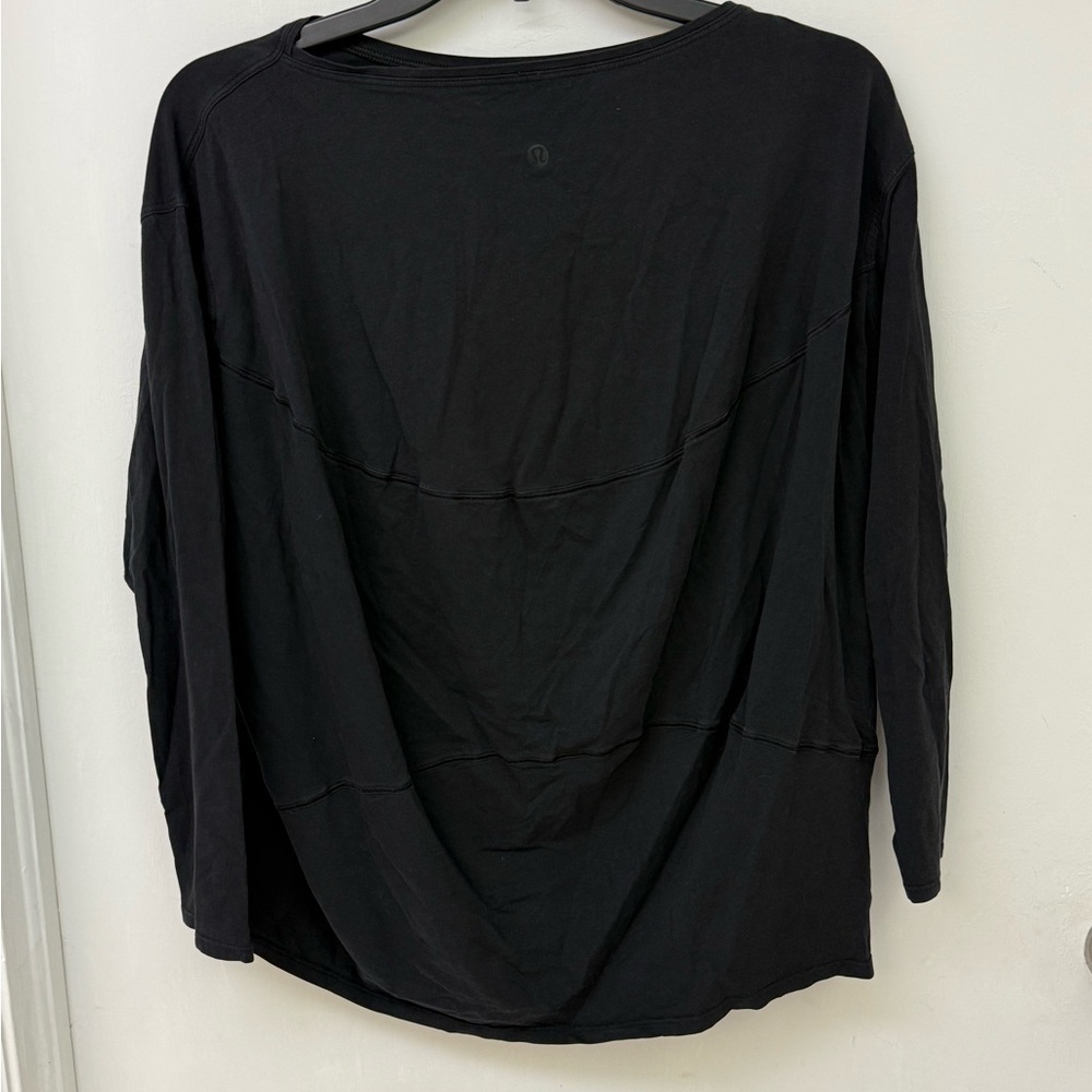 Lululemon shirt Size M - Picture 2 of 3